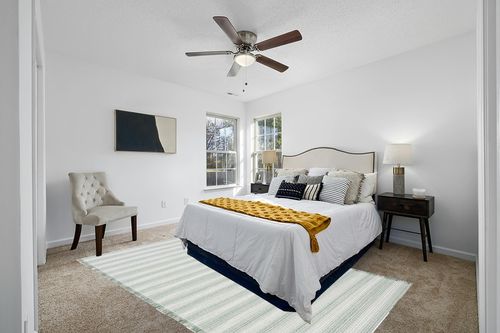 Safavieh Augustine Collection Area Rug - 6'4" x 9'6", Ivory & Green, Cotton Stripe Fringe Design, Non-Shedding & Easy Care, Ideal for High Traffic Areas in Living Room, Bedroom (AGT501Y) in White and Yellow Modern Bedroom