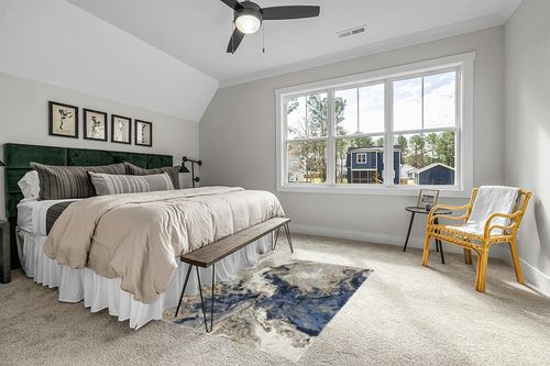 Blue Contemporary Fade Resistant Living Room Area Rug in Grey Traditional Bedroom with King Bed