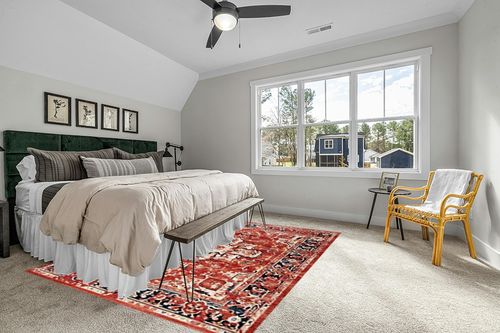 SAFAVIEH Charleston Collection Area Rug - 8' x 10', Red & Ivory, Oriental Distressed Design, Non-Shedding & Easy Care, Ideal for High Traffic Areas in Living Room, Bedroom (CHL411Q) in Grey Traditional Bedroom with King Bed