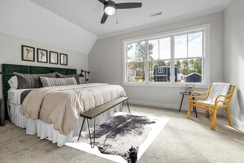 nuLOOM Halina Faux Cowhide Area Rug, 5' 9" x 7' 7", Black in Grey Traditional Bedroom with King Bed