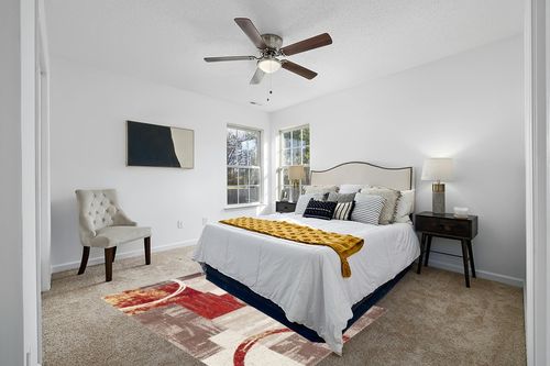 Contemporary Abstract Circle Design Multi Soft 5'3" x 7'3" Indoor Area Rug in White and Yellow Modern Bedroom