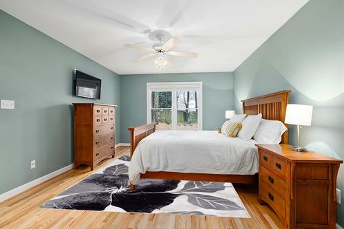 CAMILSON Solana Modern Floral 7'10" x 10'3" Area Rugs Non-Skid (Non-Slip) Rubber Backing Black - Gray Flowers Indoor Rug (8x10, Black Grey) in Teal and Orange Wood Bedroom