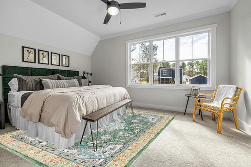 SAFAVIEH Madison Collection Area Rug - 9' x 12', Green & Turquoise, Boho Medallion Distressed Design, Non-Shedding & Easy Care, Ideal for High Traffic Areas in Living Room, Bedroom (MAD474Y) in Grey Traditional Bedroom with King Bed