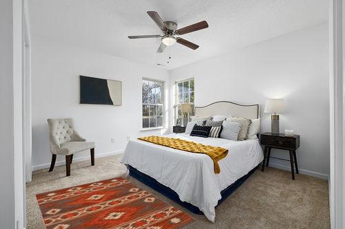 Safavieh Kilim Collection Accent Rug - 4' x 6', Brown & Dark Grey, Handmade Tribal Southwestern Boho Rustic Wool, Ideal for High Traffic Areas in Entryway, Living Room, Bedroom (KLM331T) in White and Yellow Modern Bedroom