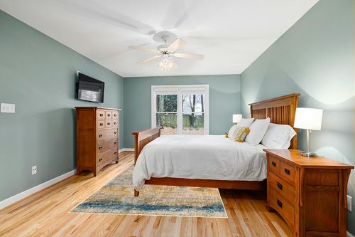 Unique Loom Deepa Collection Area Rug - Whane (Rectangular 6' 0" x 8' 9", Blue Ivory/ Yellow) in Teal and Orange Wood Bedroom