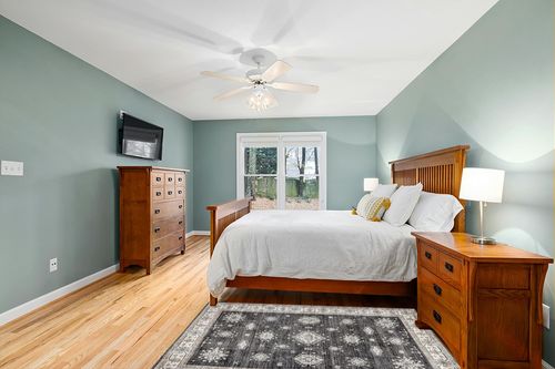 nuLOOM Mollie Machine Washable Traditional Border Area Rug, 4' x 6', Charcoal in Teal and Orange Wood Bedroom