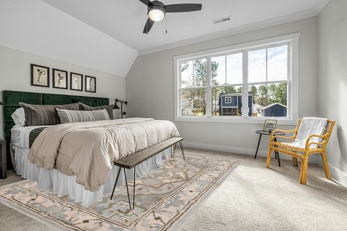 SAFAVIEH Heritage Collection Area Rug - 9' x 12', Beige & Grey, Handmade Traditional Oriental Wool, Ideal for High Traffic Areas in Living Room, Bedroom (HG866A) in Grey Traditional Bedroom with King Bed