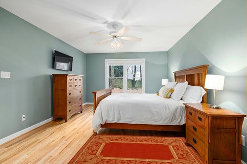 SAFAVIEH Courtyard Collection Accent Rug - 4' x 5'7", Red & Natural, Non-Shedding & Easy Care, Indoor/Outdoor & Washable-Ideal for Patio, Backyard, Mudroom (CY2965-3707) in Teal and Orange Wood Bedroom