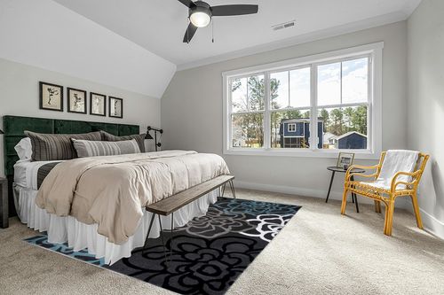 Rugshop Contemporary Modern Floral Abstract Flowers Easy Maintenance for Home Office, Living Room, Bedroom, Kitchen Soft Area Rug 5' 3" X 7' 3" Gray in Grey Traditional Bedroom with King Bed