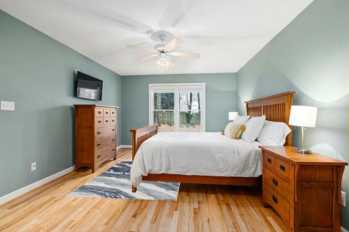 LUXE WEAVERS Lagos Collection 7983 Blue 5x7 Art Deco Area Rug in Teal and Orange Wood Bedroom