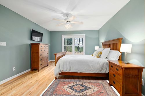 nuLOOM Diandra Persian Medallion Tasseled Area Rug, 4x6, Multi in Teal and Orange Wood Bedroom