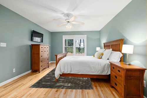 Paris Shag Collection 6' x 9' Silver in Teal and Orange Wood Bedroom