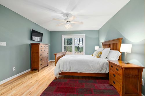 BESPOKY 3'11" x 5'11" (120x180 Cm) Iskece Red Vintage Wool Handmade Area Rug in Teal and Orange Wood Bedroom