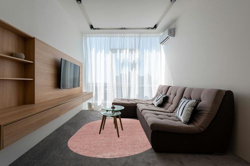 JONATHAN Y SEU100P-6OV Haze Solid Low-Pile Indoor Area Rug, Coastal, Bohemian, Minimalist, Classic, Casual for Bedroom,Kitchen,Living Room,Non Shedding,Easy-Washing, Pink, 6 X 9 Oval in Grey Living Room with Brown Couch