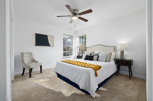 Sunshine Cowhides Genuine Metallic Gold on Off White Cowhide Rug - Luxurious Cow Rug for Bedroom, Living Room, and Home Decor Enthusiasts - Masterpiece of Style and Functionality - 6x8ft (180x240cm) in White and Yellow Modern Bedroom