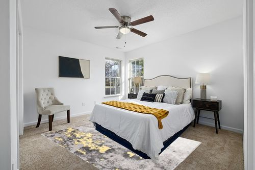 SAFAVIEH Adirondack Collection Area Rug - 6' x 9', Grey & Yellow, Modern Abstract Design, Non-Shedding & Easy Care, Ideal for High Traffic Areas in Living Room, Bedroom (ADR134H) in White and Yellow Modern Bedroom