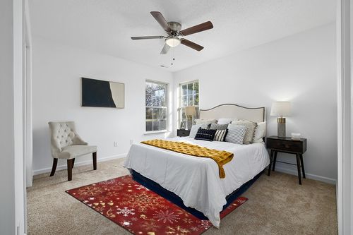 ALAZA Christmas Red Gold and White Snowflake Winter Area Rug Rugs for Living Room Bedroom 7' x 5' in White and Yellow Modern Bedroom