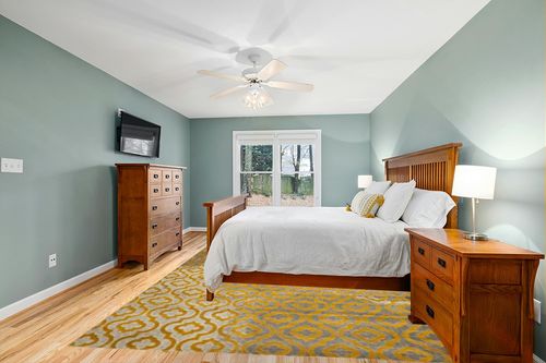 SAFAVIEH Porcello Collection Area Rug - 9' x 12', Light Grey & Yellow, Moroccan Quatrefoil Distressed Design, Non-Shedding & Easy Care, Ideal for High Traffic Areas in Living Room, Bedroom (PRL7734C) in Teal and Orange Wood Bedroom