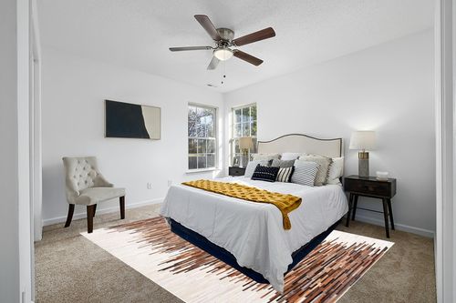 SAFAVIEH Studio Leather Collection 8' x 10' Ivory / Brown STL814A Handmade Mid-Century Modern Leather Area Rug in White and Yellow Modern Bedroom