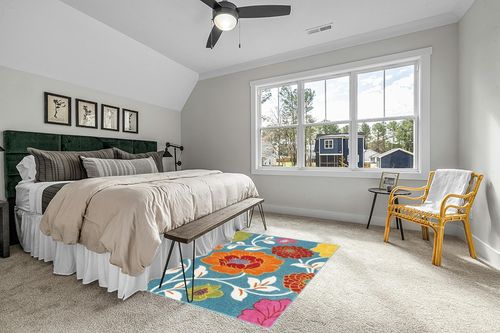 Well Woven StarBright Daisy Flowers Modern Floral Blue 5' x 7' Kids Area Rug in Grey Traditional Bedroom with King Bed