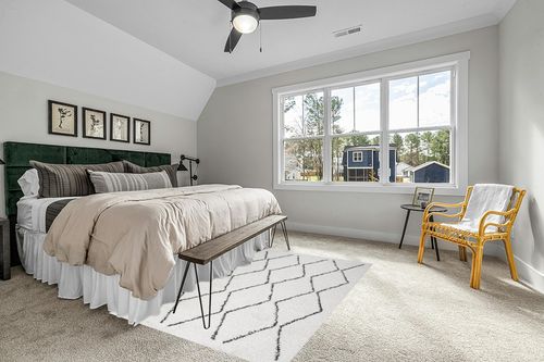 JONATHAN Y MOH405A-5 Catala Moroccan Diamond Shag Indoor Area-Rug Bohemian Geometric Modern Glam Easy-Cleaning Bedroom Kitchen Living Room Non Shedding, 5 X 8, White/Black in Grey Traditional Bedroom with King Bed