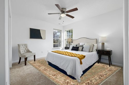 Superior Indoor Area Rug, Jute Backed Rugs for Bedroom, Living/Dining Room, Office, Kitchen, Traditional Floral Scroll Floor Decor, Heritage Collection, Green, 9' x 12' in White and Yellow Modern Bedroom