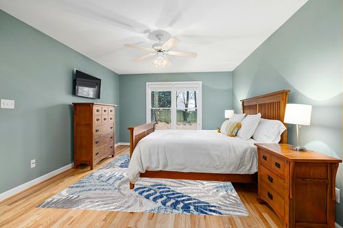 Gray/Blue Bohemian Indoor/outdoor Kitchen, Bedroom, Living Room, Patio, Dining Room Area Rug in Teal and Orange Wood Bedroom