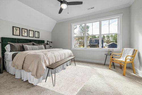 BELLEZE Area Rug Modern Solid Colored Indoor Outdoor Rug, Accent Rug for Patio, Living Room or Kitchen, Luxury Bohemian Style Home Decor, 5' x 8' - Ivory White in Grey Traditional Bedroom with King Bed