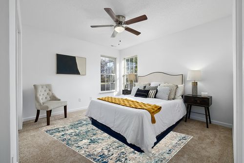 SAFAVIEH Madison Collection Area Rug - 6' x 9', Grey & Blue, Modern Abstract Design, Non-Shedding & Easy Care, Ideal for High Traffic Areas in Living Room, Bedroom (MAD460K) in White and Yellow Modern Bedroom
