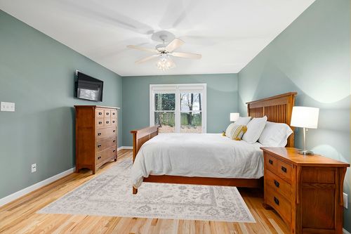 ‎Ivory/Silver ‎Traditional ‎Non Slip ‎Living Room ‎Area Rug in Teal and Orange Wood Bedroom