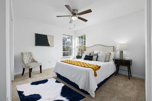Safavieh Faux Hide Collection Accent Rug - 4' x 6', Ivory & Dark Blue, Non-Shedding & Easy Care, Machine Washable Ideal for High Traffic Areas in Entryway, Living Room, Bedroom (FAH548A) in White and Yellow Modern Bedroom