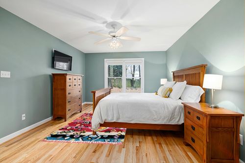 nuLOOM Alane Moroccan Tassel Shaggy Area Rug, 5x8, Multi in Teal and Orange Wood Bedroom