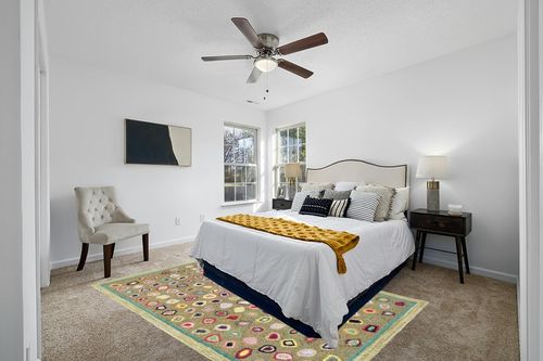Dash and Albert Cat's Paw Sage Hand Micro Hooked Wool Rug, 6 X 9 Feet, Green Geometric Pattern in White and Yellow Modern Bedroom