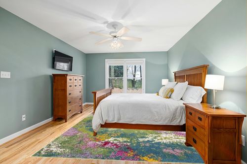 SAFAVIEH Watercolor Collection Area Rug - 9' x 12', Green & Fuchsia, Colorful Boho Abstract Design, Non-Shedding & Easy Care, Ideal for High Traffic Areas in Living Room, Bedroom (WTC697C) in Teal and Orange Wood Bedroom