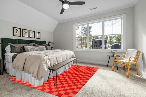 SAFAVIEH Striped Kilim Collection Area Rug - 8' x 10', Red & Rust, Flat Weave Cotton Design, Easy Care, Ideal for High Traffic Areas in Living Room, Bedroom (STK801Q) in Grey Traditional Bedroom with King Bed