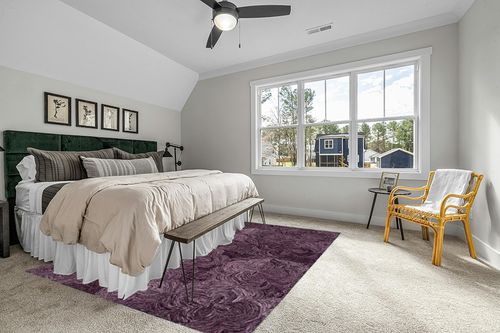 SAFAVIEH Ikat Collection Area Rug - 8' x 10', Purple, Handmade Wool, Ideal for The Living Room, Dining, Bedroom (IKT632V) in Grey Traditional Bedroom with King Bed