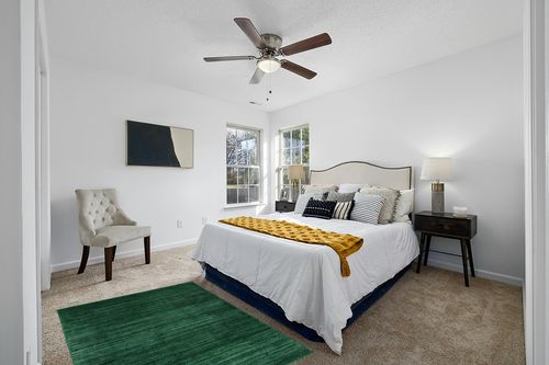 SAFAVIEH Vision Collection Accent Rug - 4' x 6', Dark Green, Modern Ombre Tonal Chic Design, Non-Shedding & Easy Care, Ideal for High Traffic Areas in Entryway, Living Room, Bedroom (VSN606Y) in White and Yellow Modern Bedroom