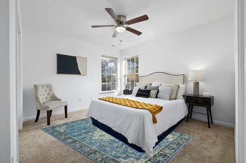 SUPERIOR Washable Indoor Large Area Rug, Home Floor Decor for Kitchen, Office, Bedroom, Living/Dining Room, Entryway, Farmhouse, Unique Space, Damask Medallion Pattern, Jay Collection, 6' x 9' in White and Yellow Modern Bedroom