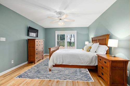 SAFAVIEH Aspen Collection Area Rug - 8' x 10', Blue & Beige, Handmade Boho Wool, Ideal for High Traffic Areas in Living Room, Bedroom (APN275M) in Teal and Orange Wood Bedroom