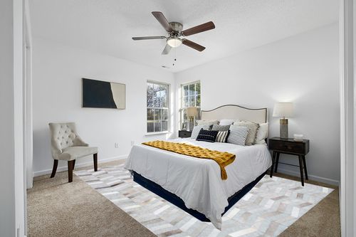 nuLOOM Cece Contemporary Cowhide Area Rug, 9' x 12', Silver in White and Yellow Modern Bedroom