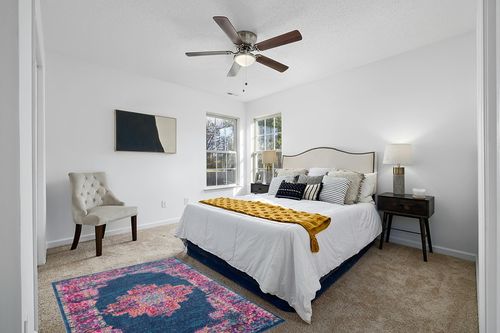 HomeRoots 4' X 6' Blue Power Loom Area Rug in White and Yellow Modern Bedroom