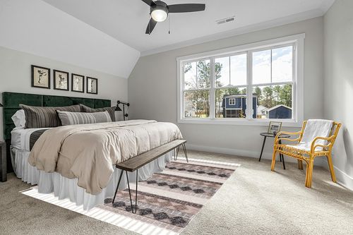 SAFAVIEH Natura Collection Area Rug - 8' x 10', Ivory & Black, Handmade Moroccan Boho Farmhouse Rustic Tassel Wool, Ideal for High Traffic Areas in Living Room, Bedroom (NAT292Z) in Grey Traditional Bedroom with King Bed