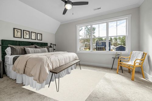 SAFAVIEH Popcorn Shag Collection Area Rug - 6' x 9', Ivory, Handmade, 1.8-inch Thick Ideal for High Traffic Areas in Living Room, Bedroom (SG267A) in Grey Traditional Bedroom with King Bed