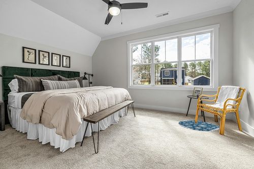 Fluffy Round Area Rugs for Living Room,3ft Carpet Christmas Abstract Snowflake Texture Shaggy Accent Rug Soft Furry Floor Mat for Nursery,Snow Flower on Blue White Plush Non-Slip Bedroom Throw Rugs in Grey Traditional Bedroom with King Bed