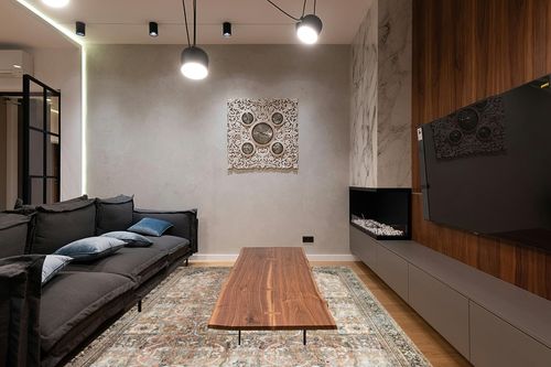 ‎Auburn / Multi ‎Traditional   ‎Area Rug in Dark Wood Living Room with Black Couch