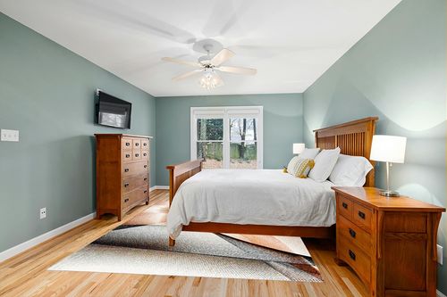 SAFAVIEH Hollywood Collection Area Rug - 8' x 10', Grey & Orange, Mid-Century Modern Design, Non-Shedding & Easy Care, Ideal for High Traffic Areas in Living Room, Bedroom (HLW715P) in Teal and Orange Wood Bedroom