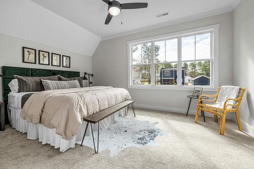bonanza leathers Genuine Cowhide Rug Gray Black spckled Size Large/Extra Large (Extra Large) in Grey Traditional Bedroom with King Bed