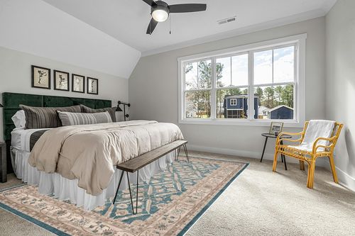 SAFAVIEH Sofia Collection Area Rug - 9' x 12', Blue & Beige, Vintage Oriental Distressed Design, Non-Shedding & Easy Care, Ideal for High Traffic Areas in Living Room, Bedroom (SOF378C) in Grey Traditional Bedroom with King Bed