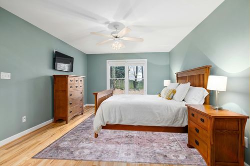 SAFAVIEH Tucson Collection Area Rug - 9' x 12', Pink & Beige, Persian Design, Non-Shedding Machine Washable & Slip Resistant Ideal for High Traffic Areas in Living Room, Bedroom (TSN144U) in Teal and Orange Wood Bedroom