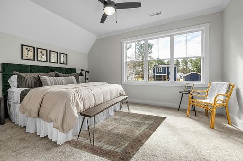 Loloi Amber Lewis x Loloi Georgie Collection GER-07 Moss/Salmon 5'-0" x 7'-6" Area Rug in Grey Traditional Bedroom with King Bed